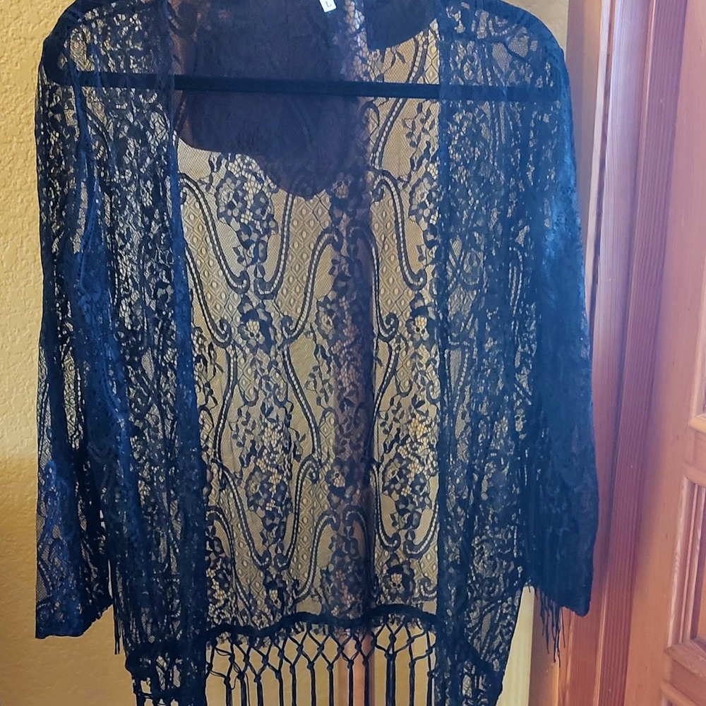 Lacey Black overlay jacket, with fringed sleeves and bottom sz L. - Picture 10 of 16